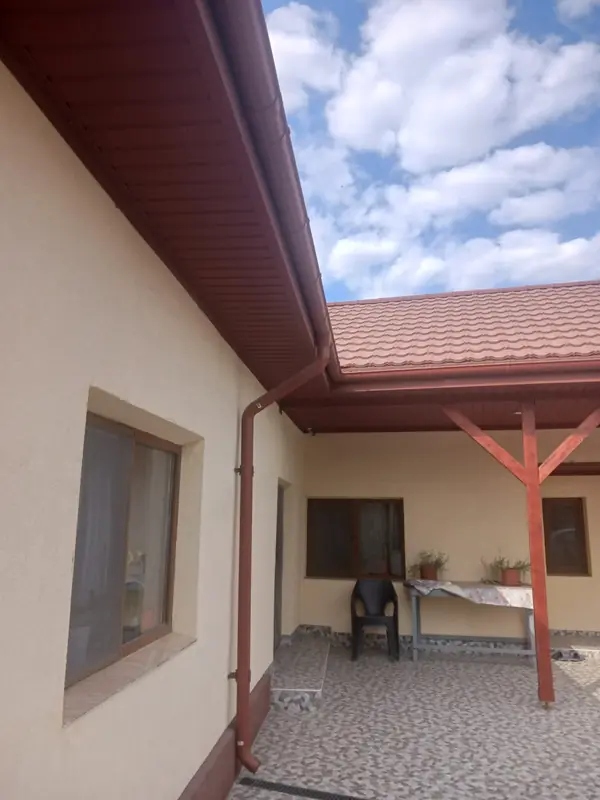 Țiglă metalică sau ceramică? Comparație pentru Dobrogea